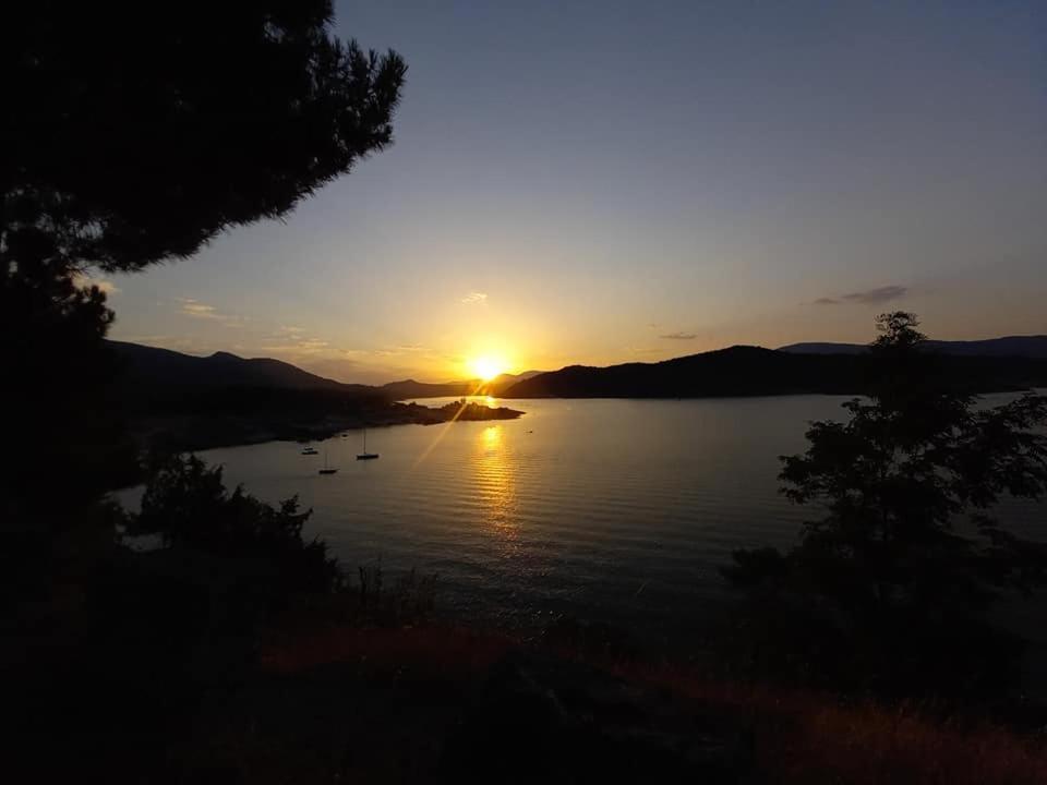 Ruralrut En El Tiemblo Precios Especiales A Partir De 7 Noches, Wifi, Cabina De Hidromasaje, Aire Acondicionado, Zonas De Bano Naturales Cercanas Bagian luar foto