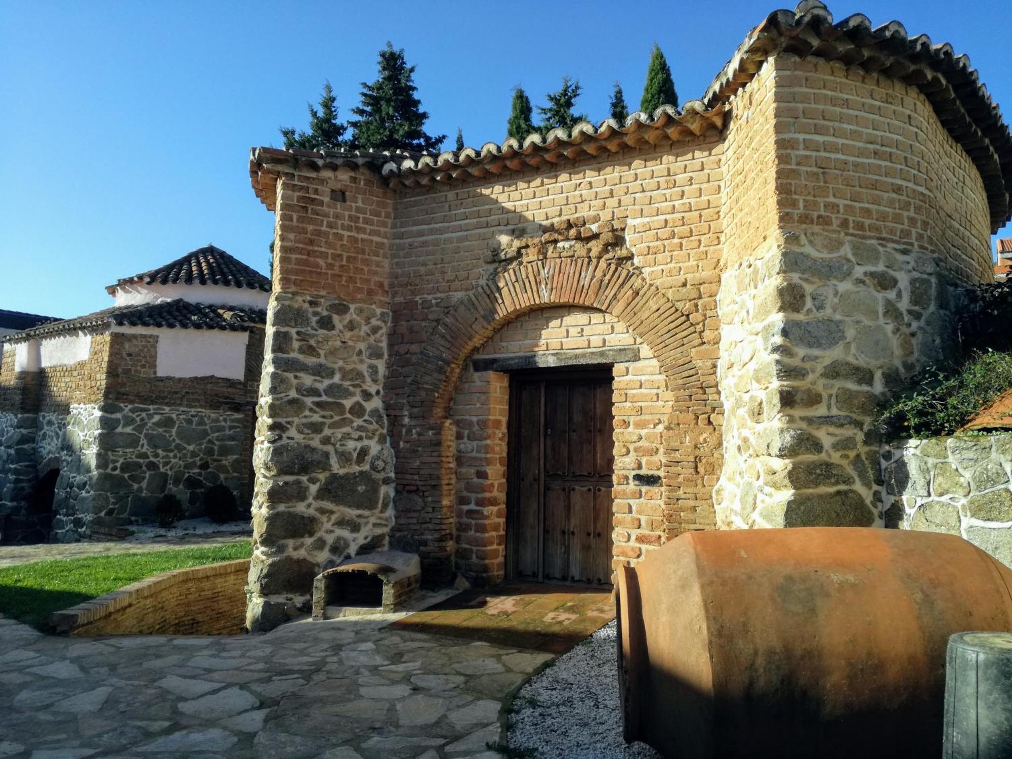 Ruralrut-El Tiemblo Wifi, Cabina De Hidromasaje, Aire Acondicionado Y A Pocos Metros De Zonas De Bano Naturales Bagian luar foto